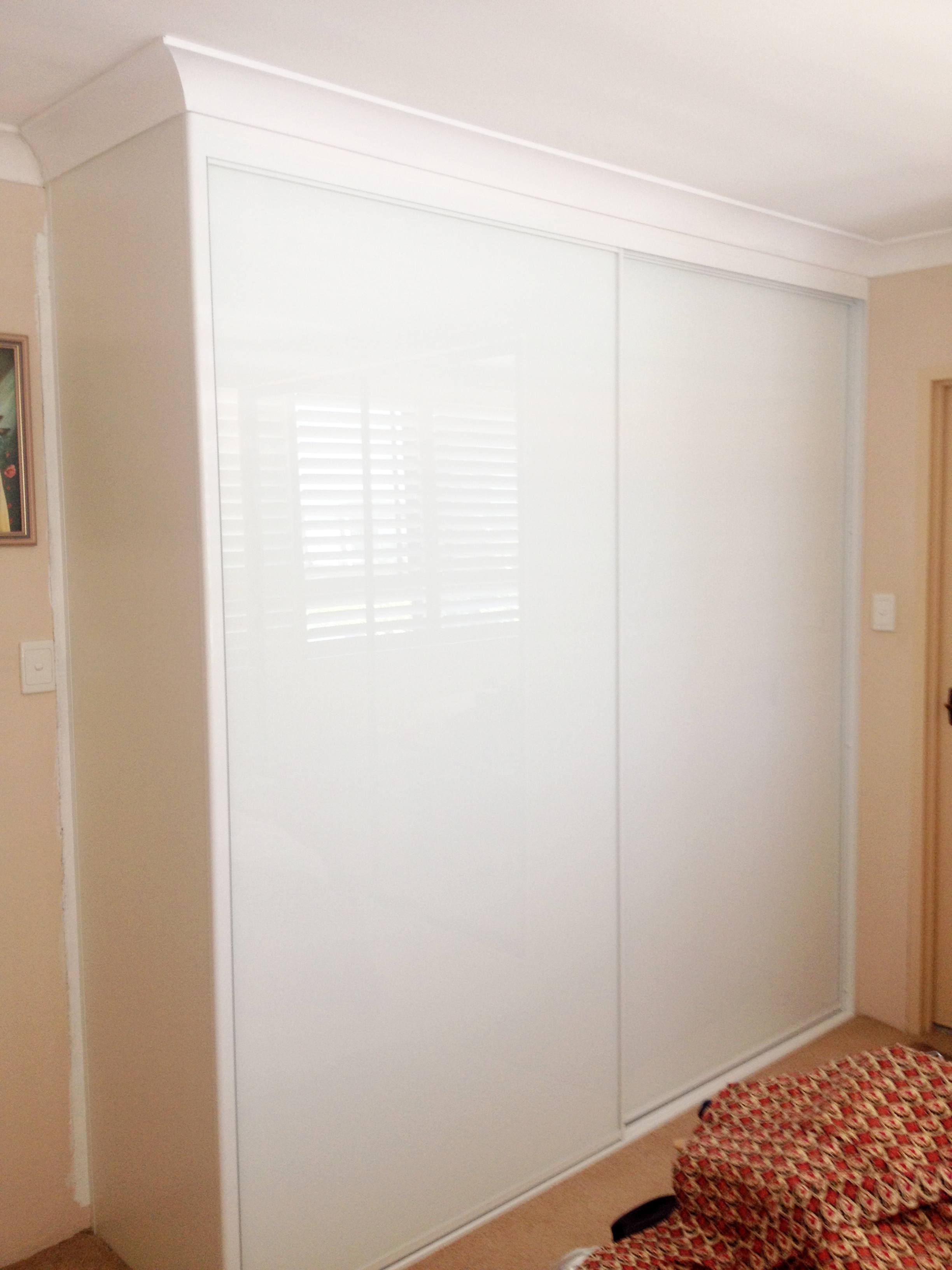 Built in robe with white opti glass doors - OZ Wardrobes